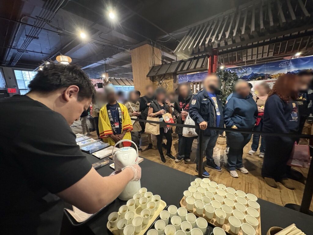 岩手県のプロモーションコーナーで用意したゆばスープ